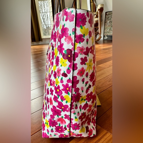 Kate Spade New York “Molly” Floral Tote with Matching Pouch. Like brand new! ♠️ - Picture 8 of 12